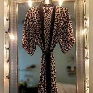 Victoria Secret Pink Cheetah Leopard Print Satin Robe XS Fits SM